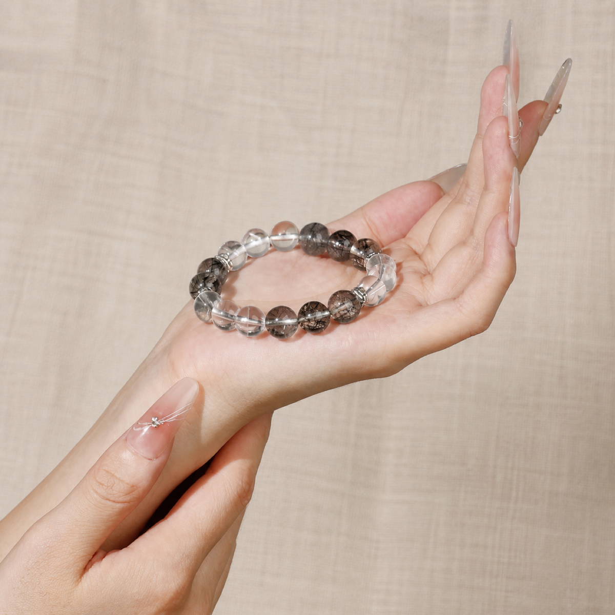 QI KIND Clear Inclusion Bead Bracelet detail image
