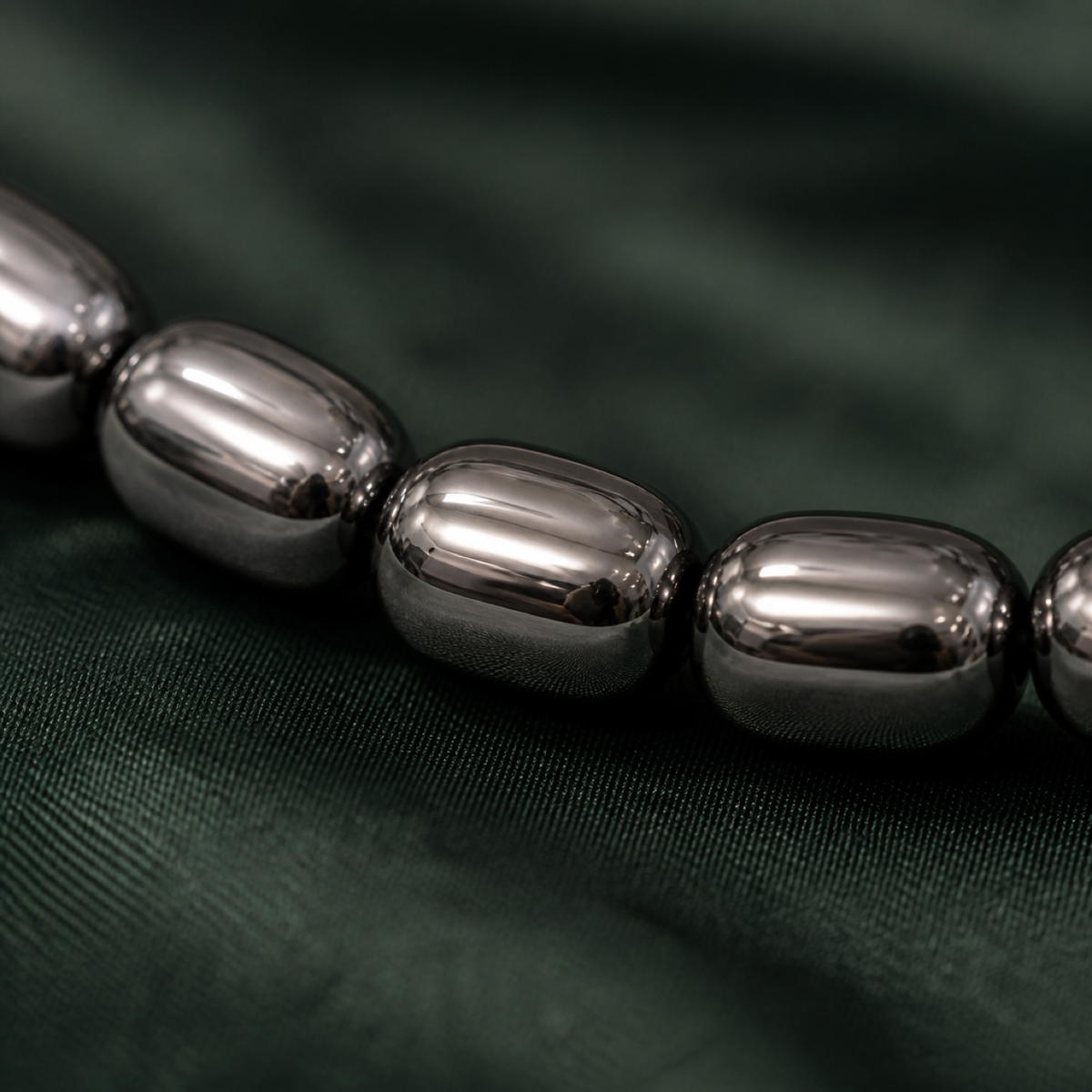 QI KIND Metallic Oval Bead Bracelet detail image